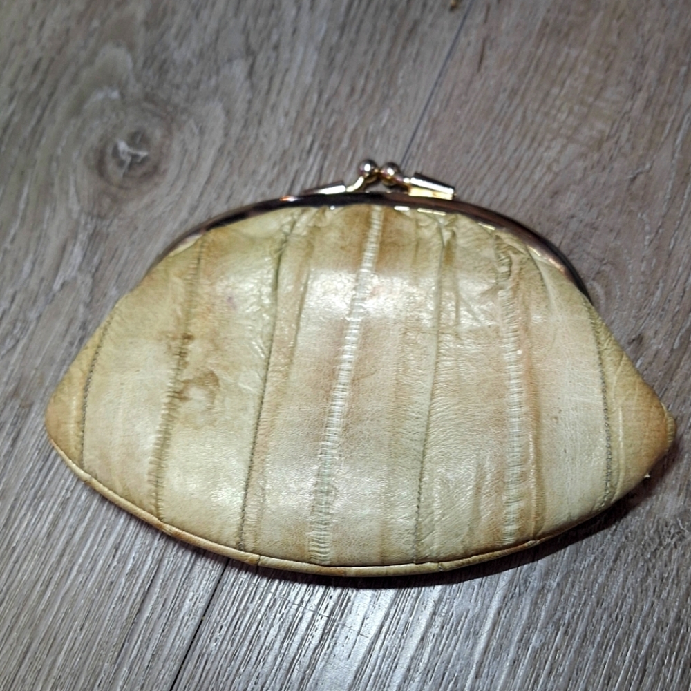 Vintage 70's Genuine Eel Skin Double Kiss Snap Coin Purse Tan-